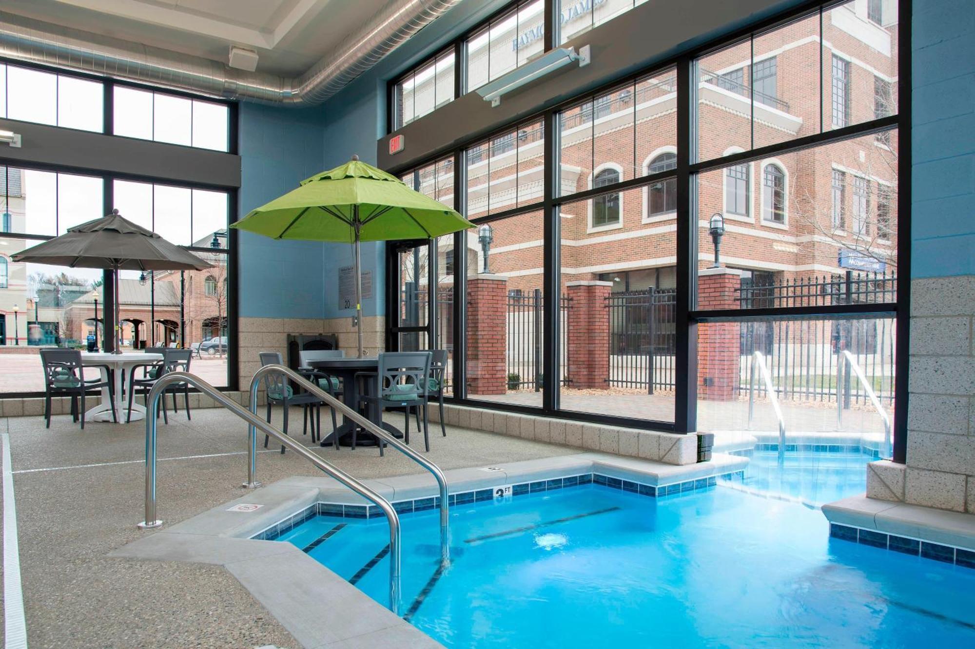 Courtyard By Marriott Holland Downtown Hotel Exterior photo