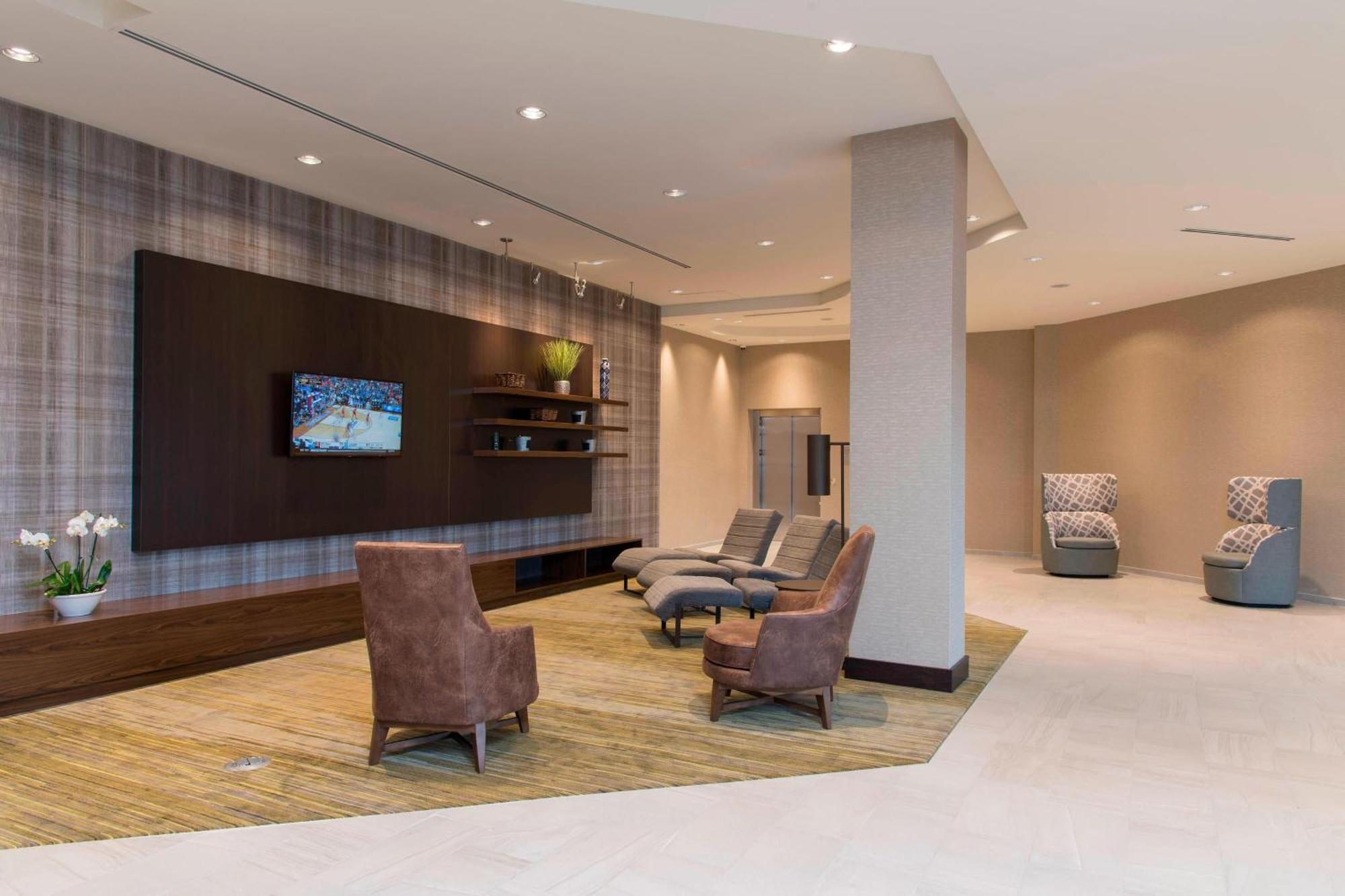 Courtyard By Marriott Holland Downtown Hotel Exterior photo