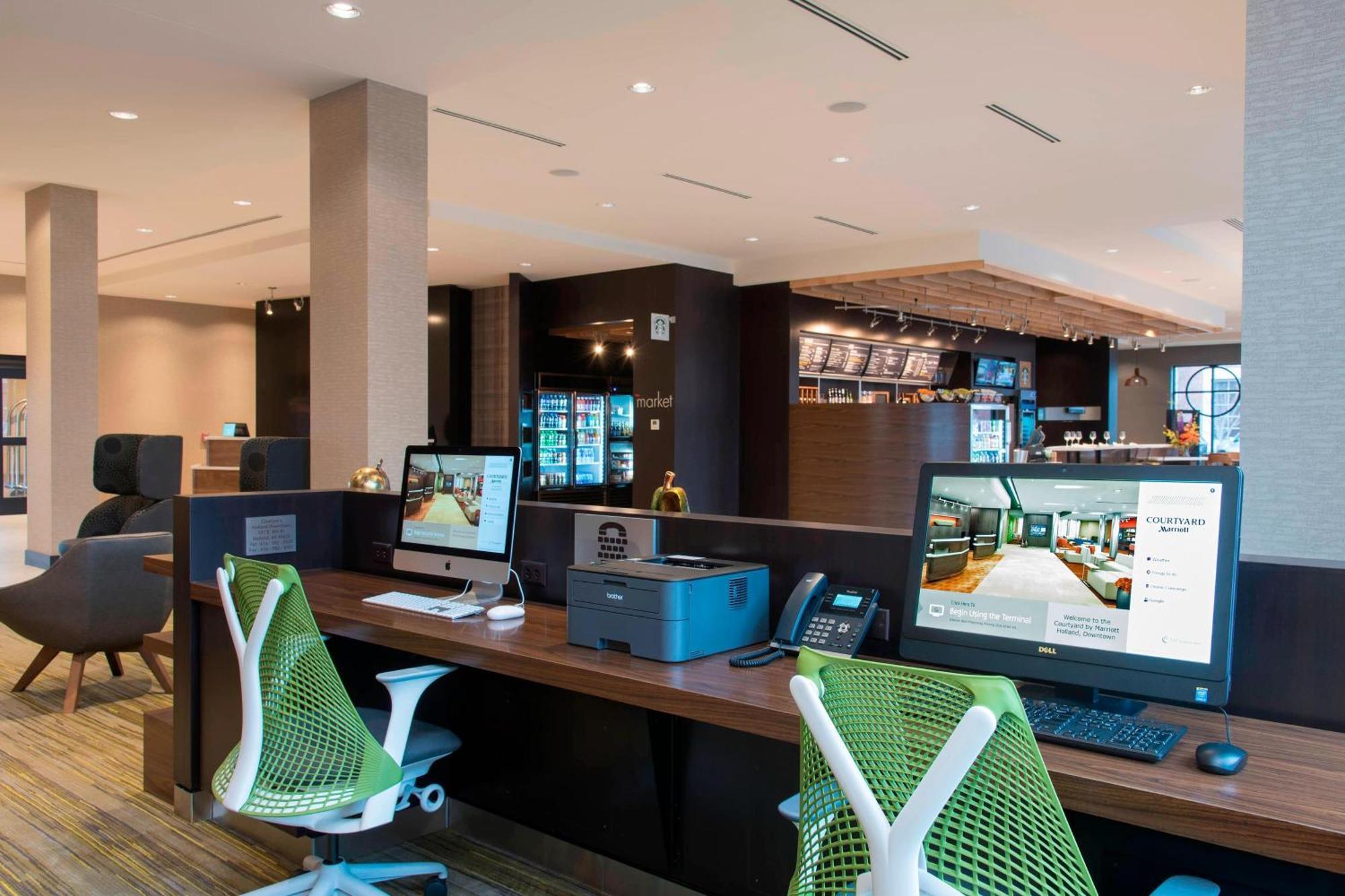 Courtyard By Marriott Holland Downtown Hotel Exterior photo
