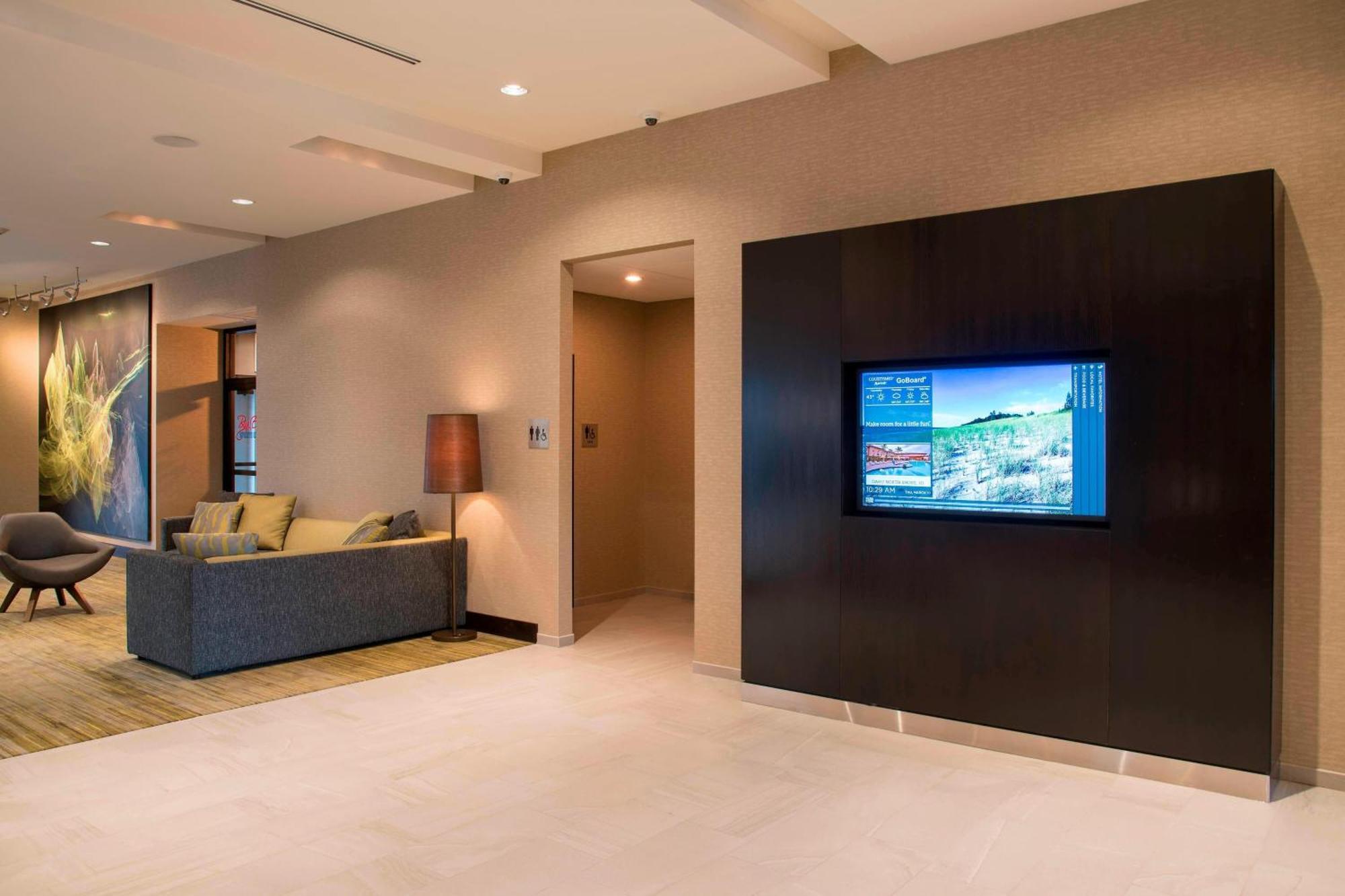 Courtyard By Marriott Holland Downtown Hotel Exterior photo