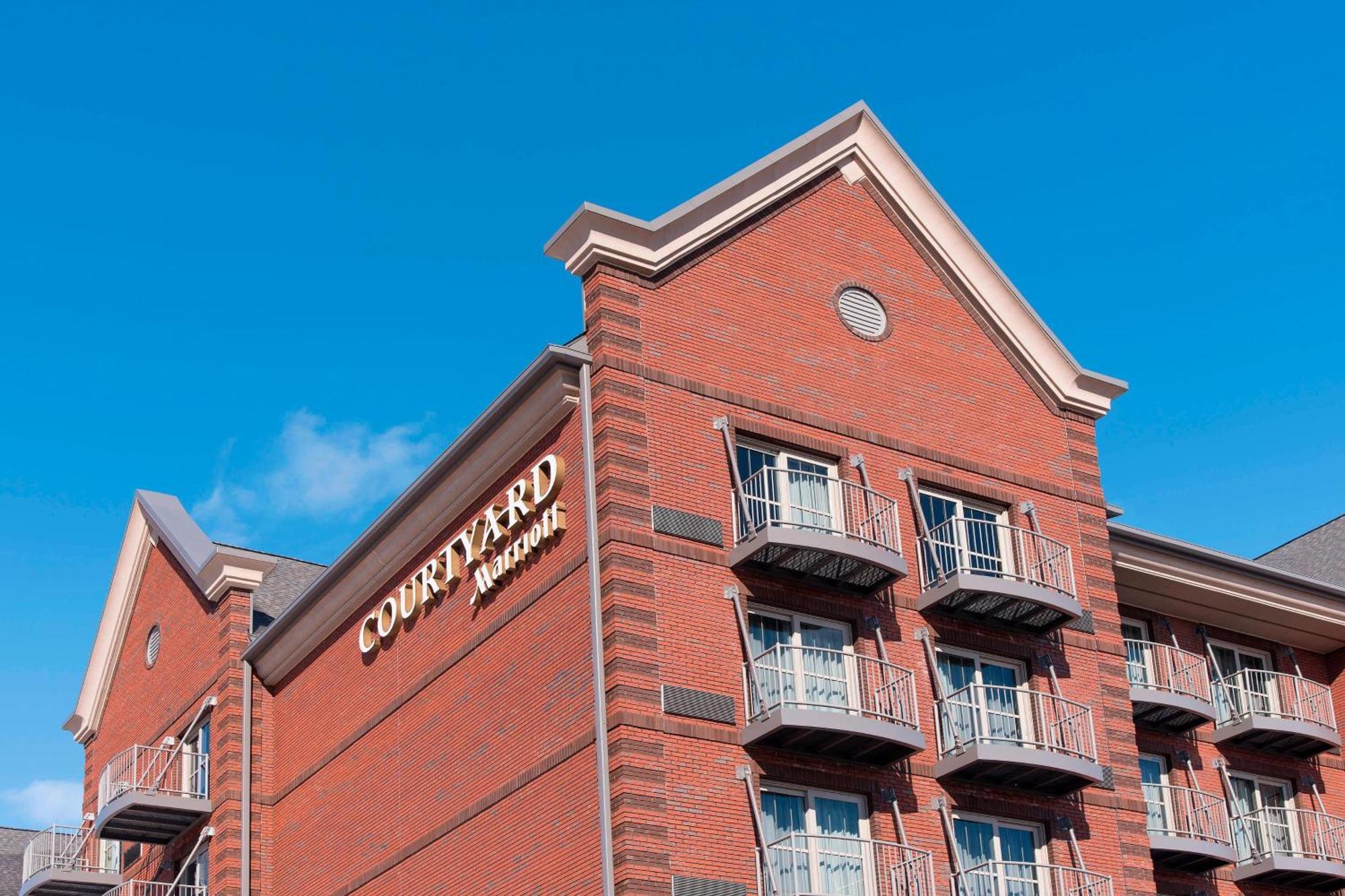 Courtyard By Marriott Holland Downtown Hotel Exterior photo